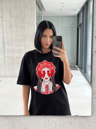 Model_taking_selfie_in_mirror_202607030926