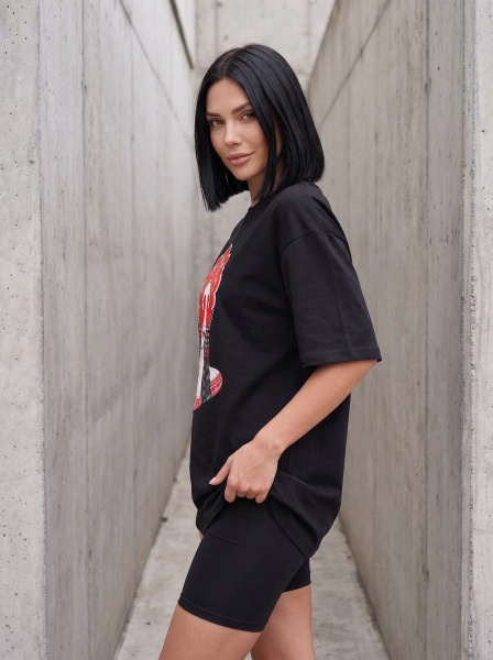 Model_looking_back_smirking_2K_202607030926